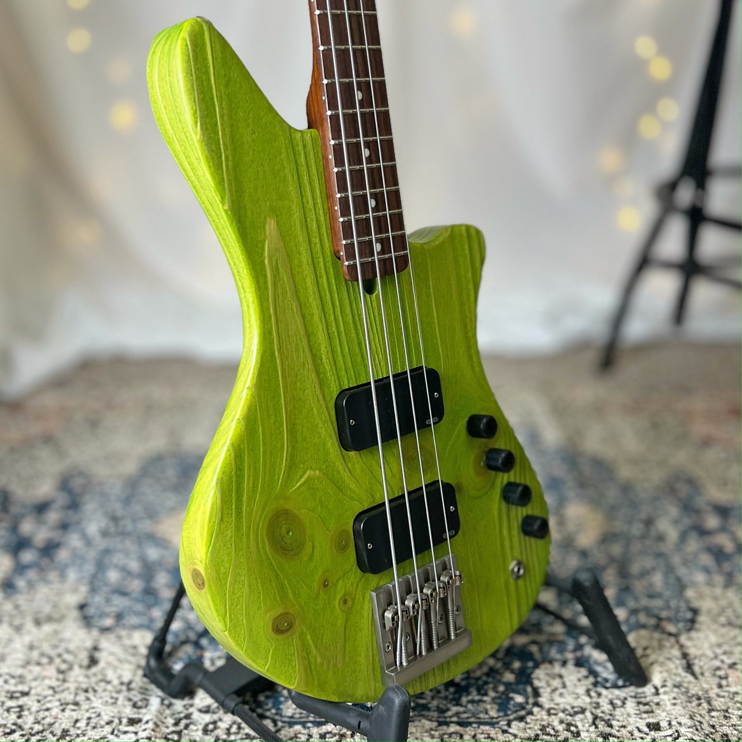 Jax 4 32-Inch Medium-Scale Bass in Alien Green with EMG TBPCS and TBPA Pickups and V-V-BTS Active Electronics - 2D072008 - .75