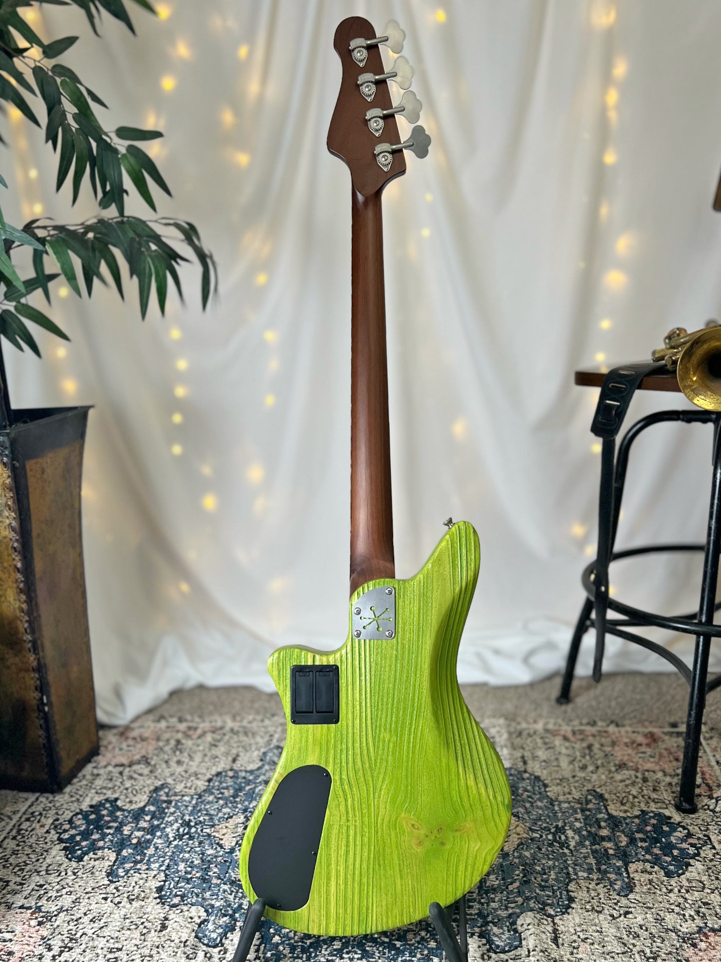 Jax 4 32-Inch Medium-Scale Bass in Alien Green with EMG TBPCS and TBPA Pickups and V-V-BTS Active Electronics - 2D072008 - Back Full