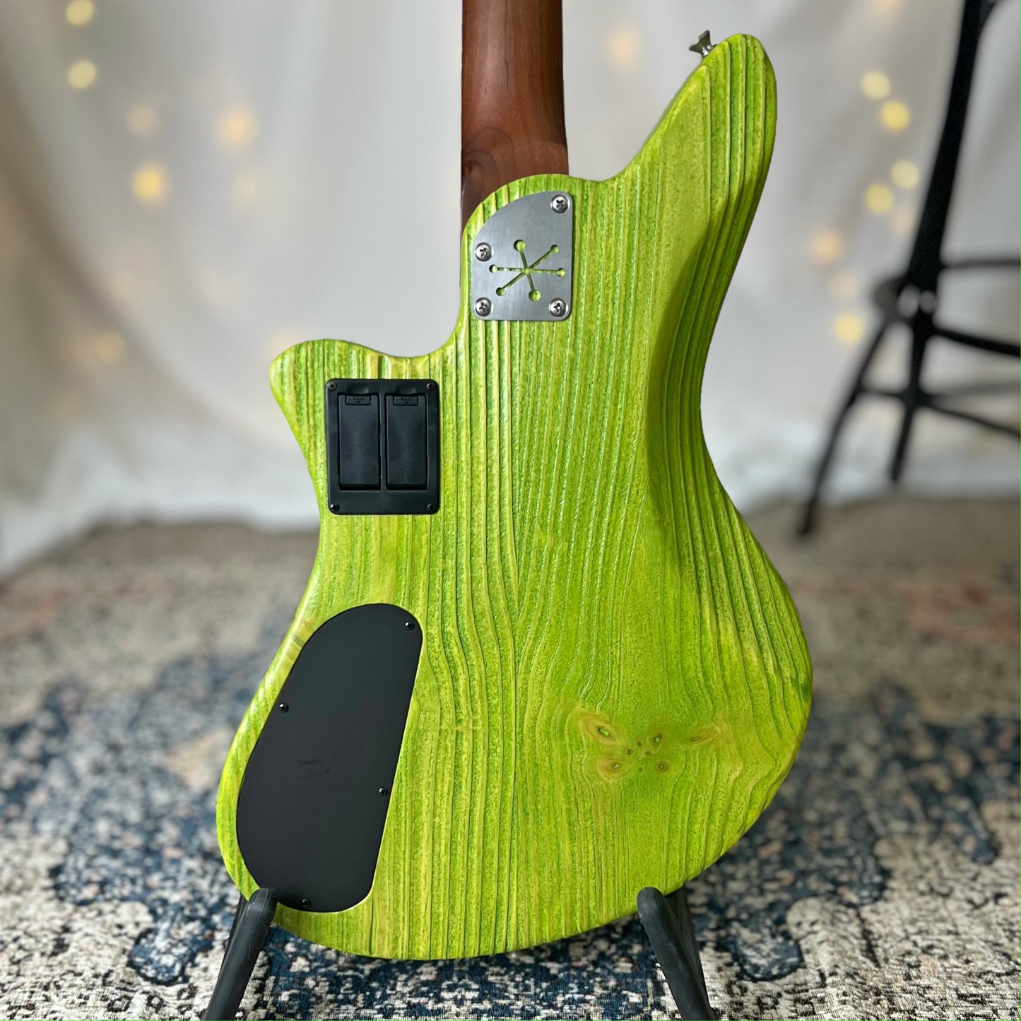 Jax 4 32-Inch Medium-Scale Bass in Alien Green with EMG TBPCS and TBPA Pickups and V-V-BTS Active Electronics - 2D072008 - Back Square