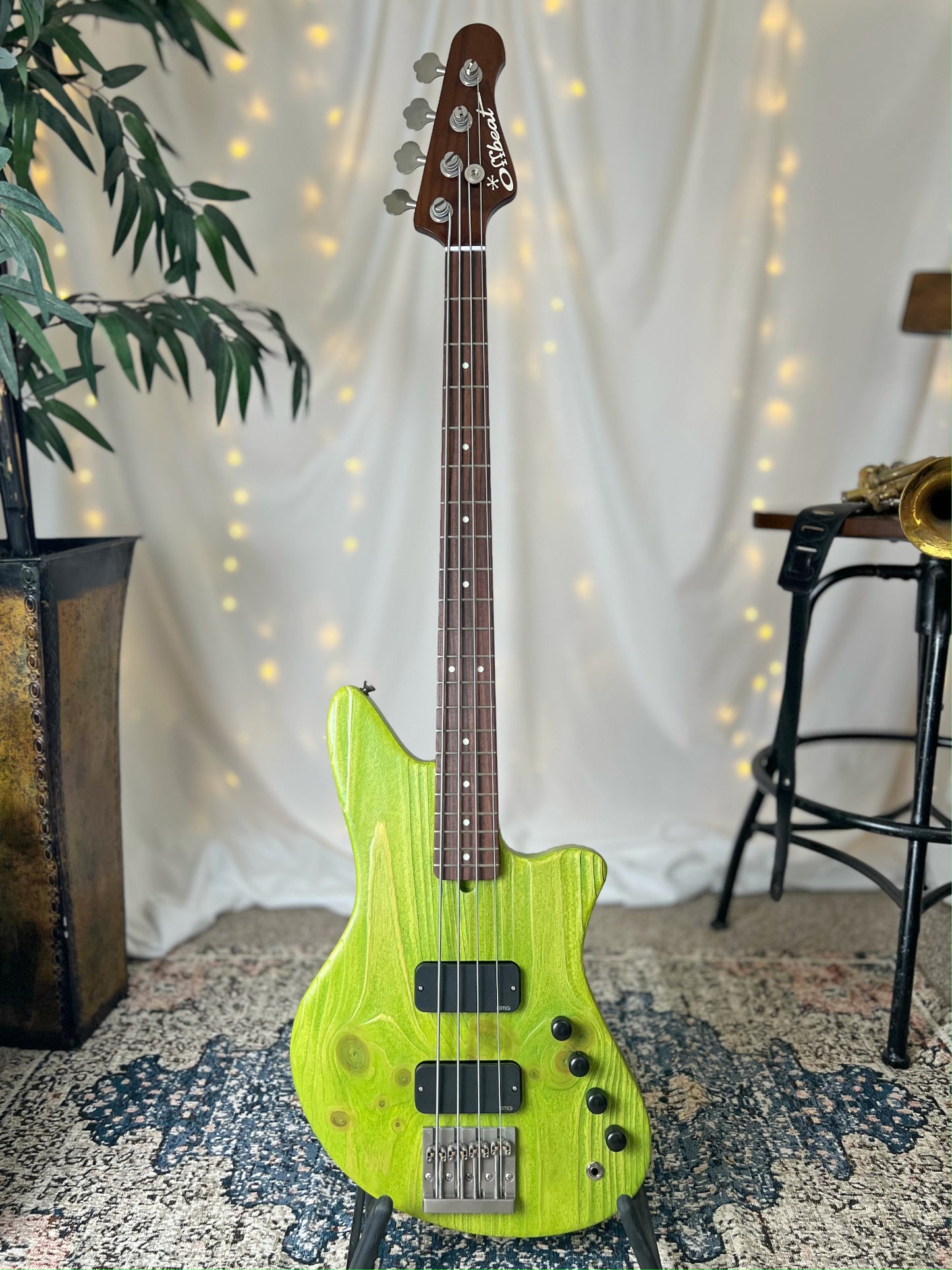 Jax 4 32-Inch Medium-Scale Bass in Alien Green with EMG TBPCS and TBPA Pickups and V-V-BTS Active Electronics - 2D072008 - Front Full