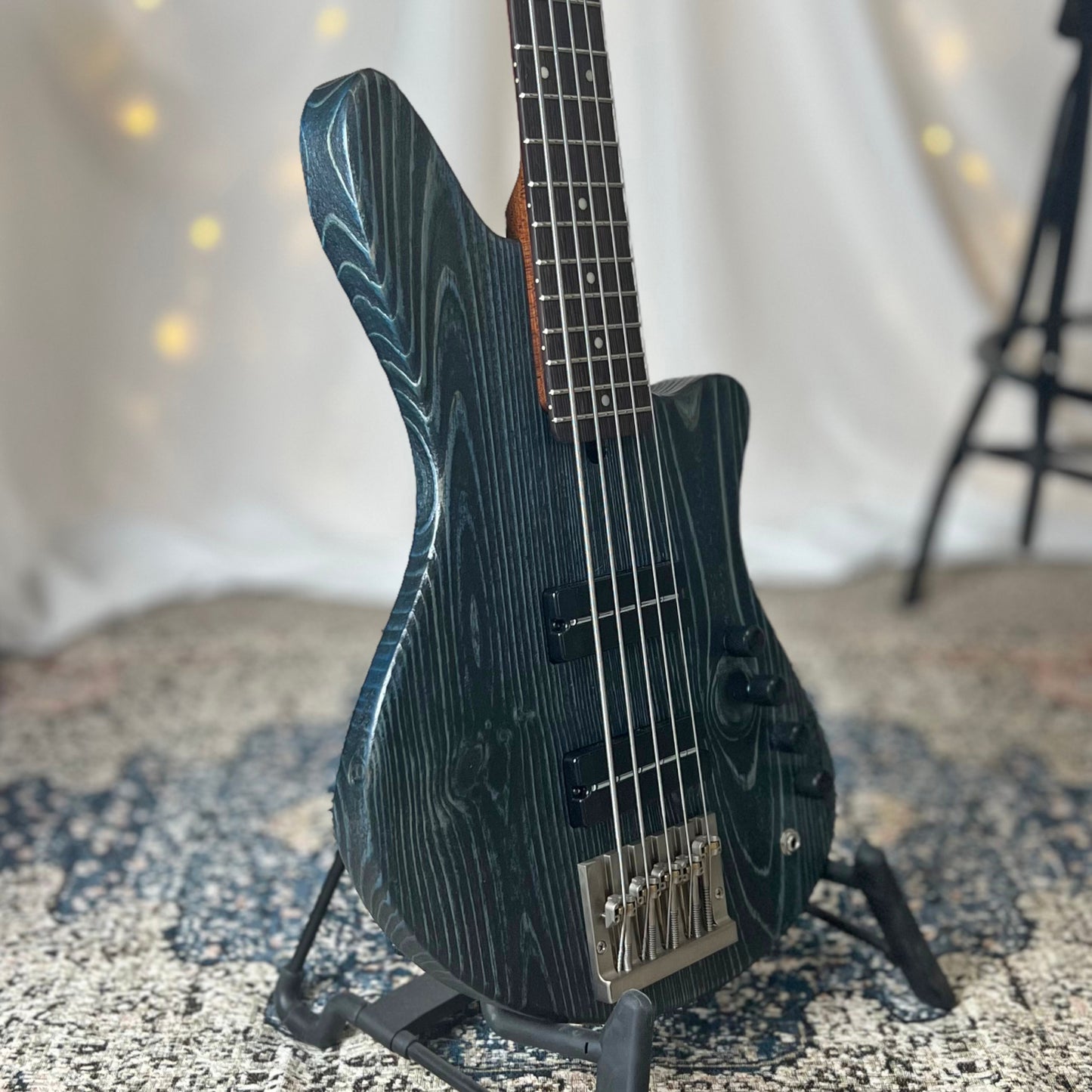 Modern Series Jax 5-32 32-Inch Medium-Scale 5-String Bass in Midnight with Nordstrand Zen Blade Pickup Set (Passive) and Trickfish Flexcore 2-Band Preamp - 2D102008 - .75