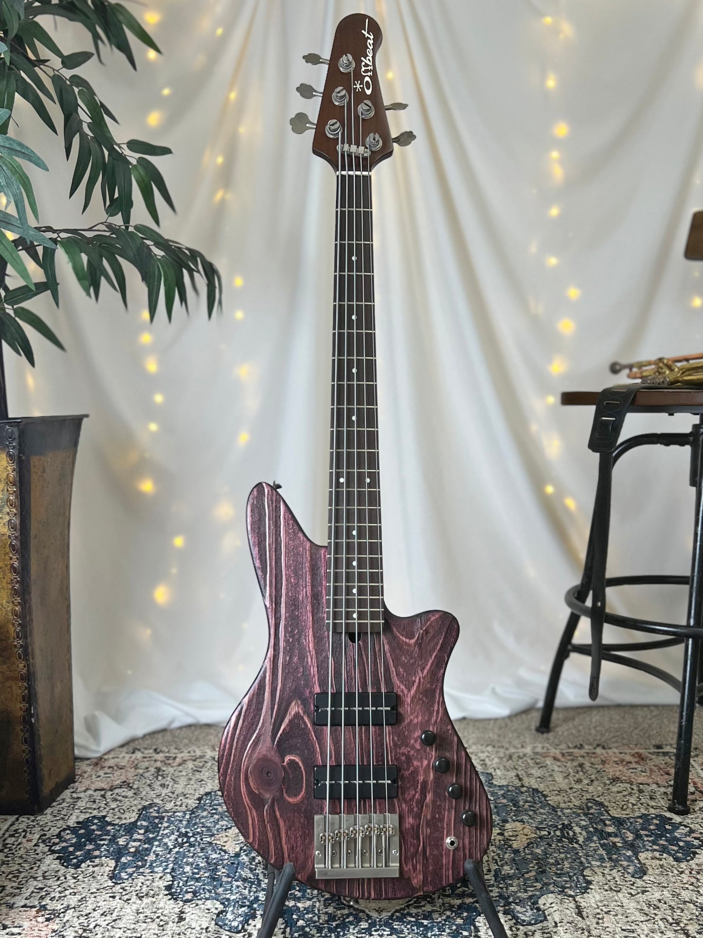 Modern Series Jax 5-32 32-Inch Medium-Scale Bass in Electric Violet with Nordstrand Zen Blade Pickup Set and Trickfish Flexcore 2-Band Preamp - 2D102005 - Front Full