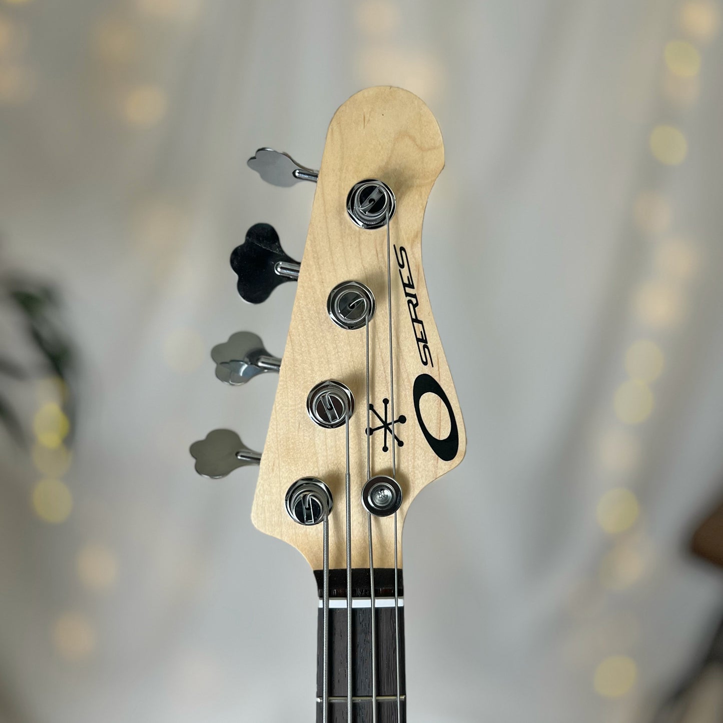 O Series Shelby P 30-Inch Medium-Scale Bass in Velma Blue with Tonerider Classic P Pickup and V-T Electronics - 2D105004 - Headstock Front