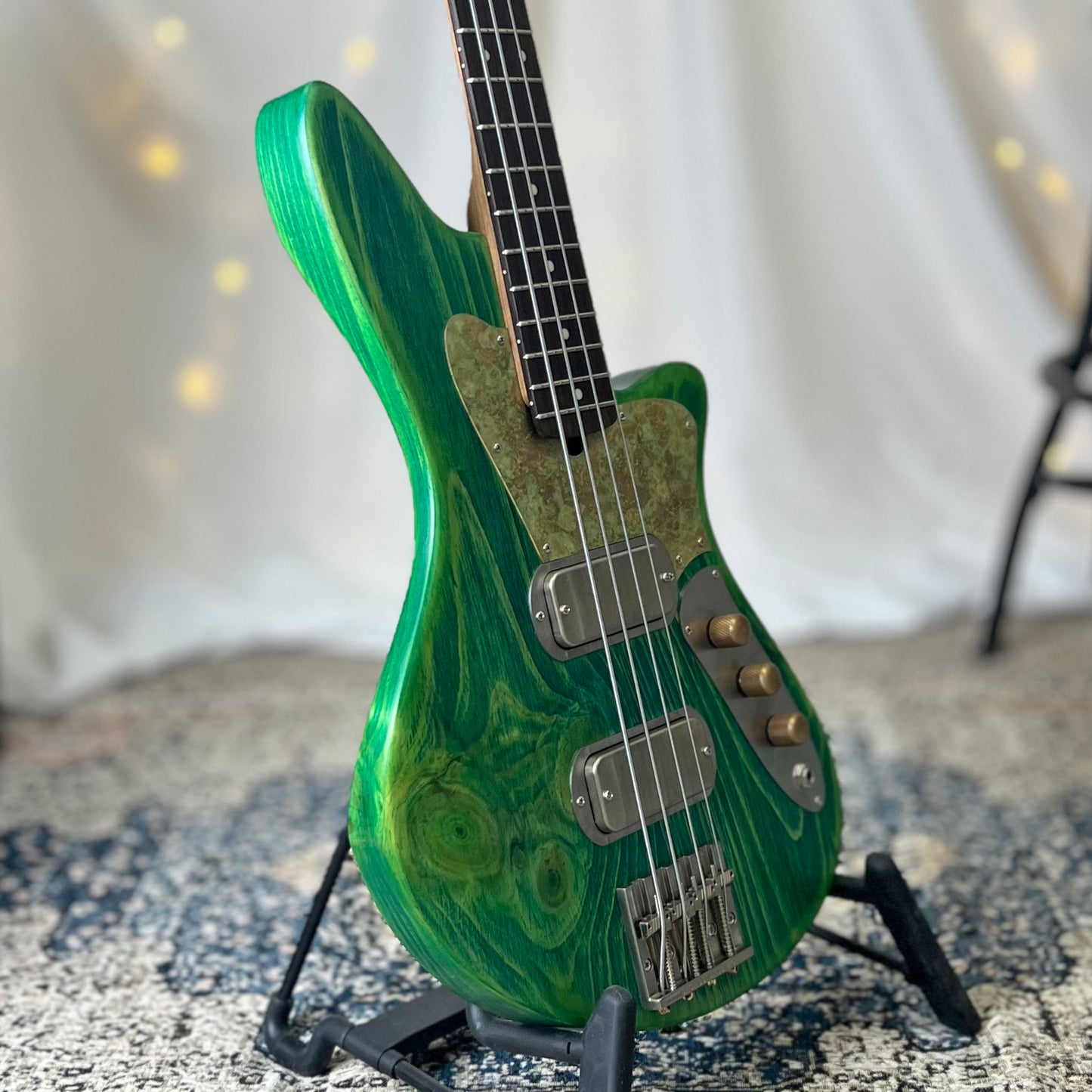 Traditional Jacqueline TB2-34 34-Inch Long-Scale Bass in Get Lucky Green with Fralin Custom Big Single T-Bird Pickup Set (Passive) and V-V-T Electronics (Passive) - 2E012002 - .75