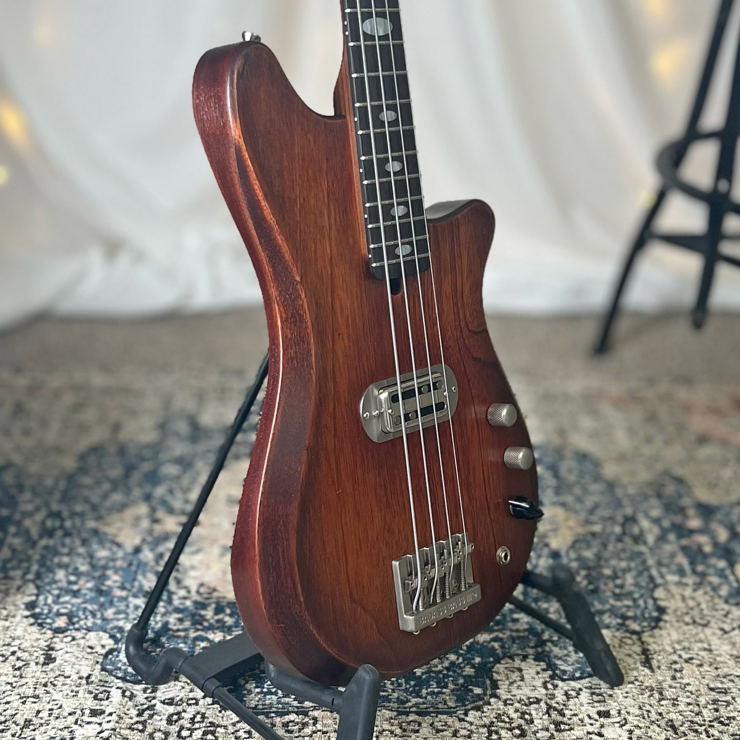 Hope FT 30-Inch Short-Scale Bass with TV Jones Thunder'Mag (Passive) Pickup and V-T-Varitone (Passive) Electronics