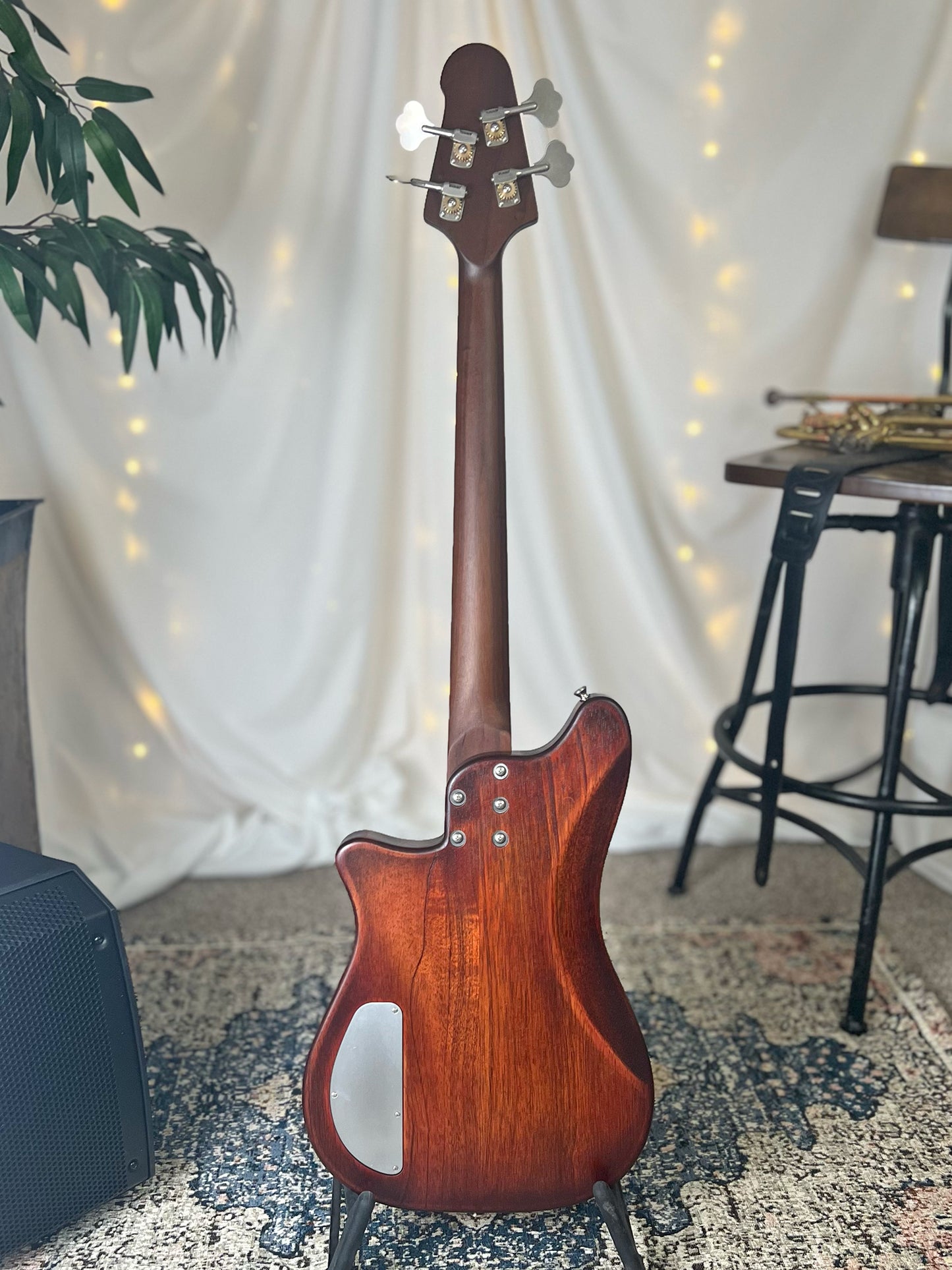 Hope FT 30-Inch Short-Scale Bass with TV Jones Thunder'Mag (Passive) Pickup and V-T-Varitone (Passive) Electronics