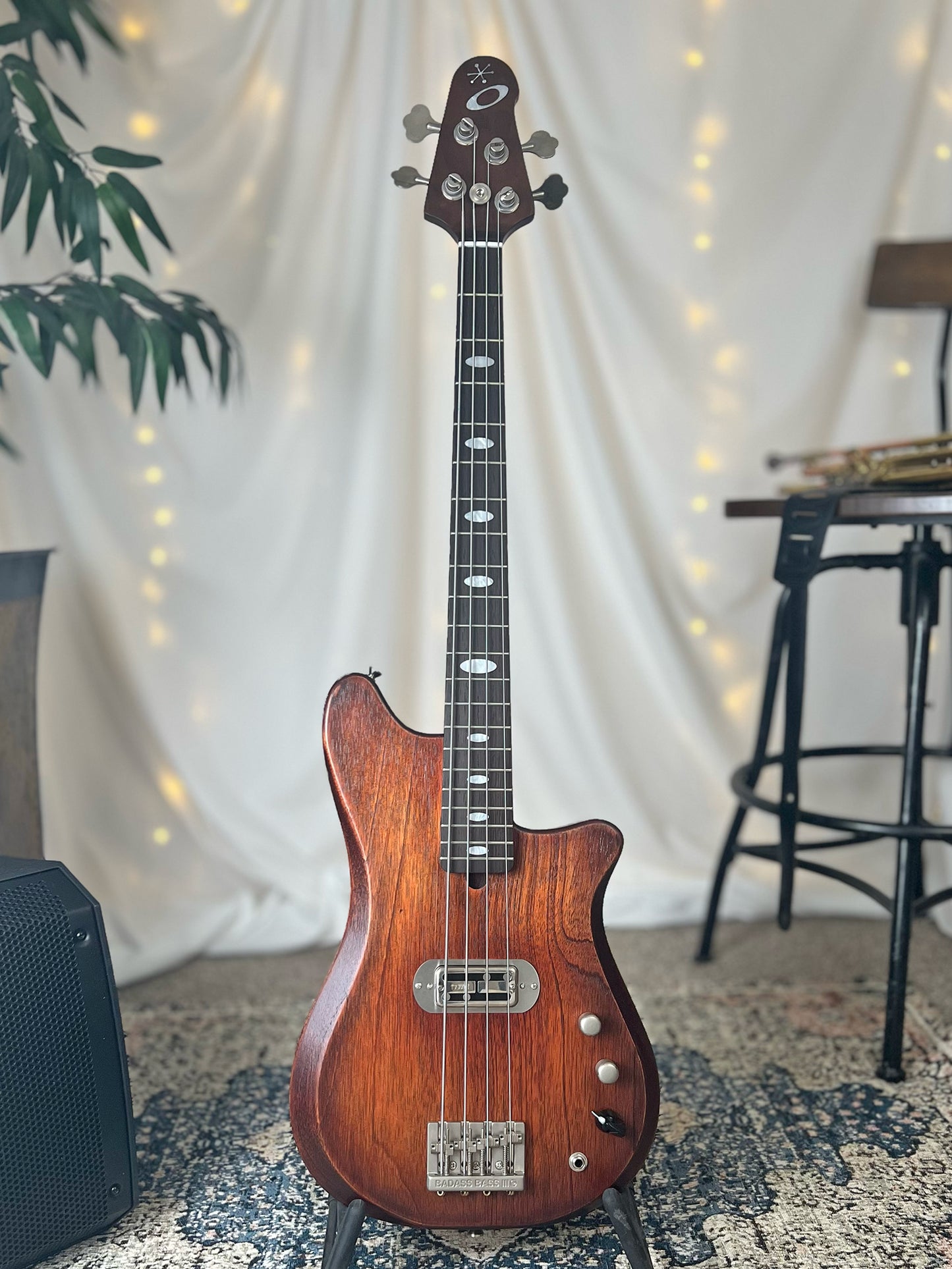 Hope FT 30-Inch Short-Scale Bass with TV Jones Thunder'Mag (Passive) Pickup and V-T-Varitone (Passive) Electronics