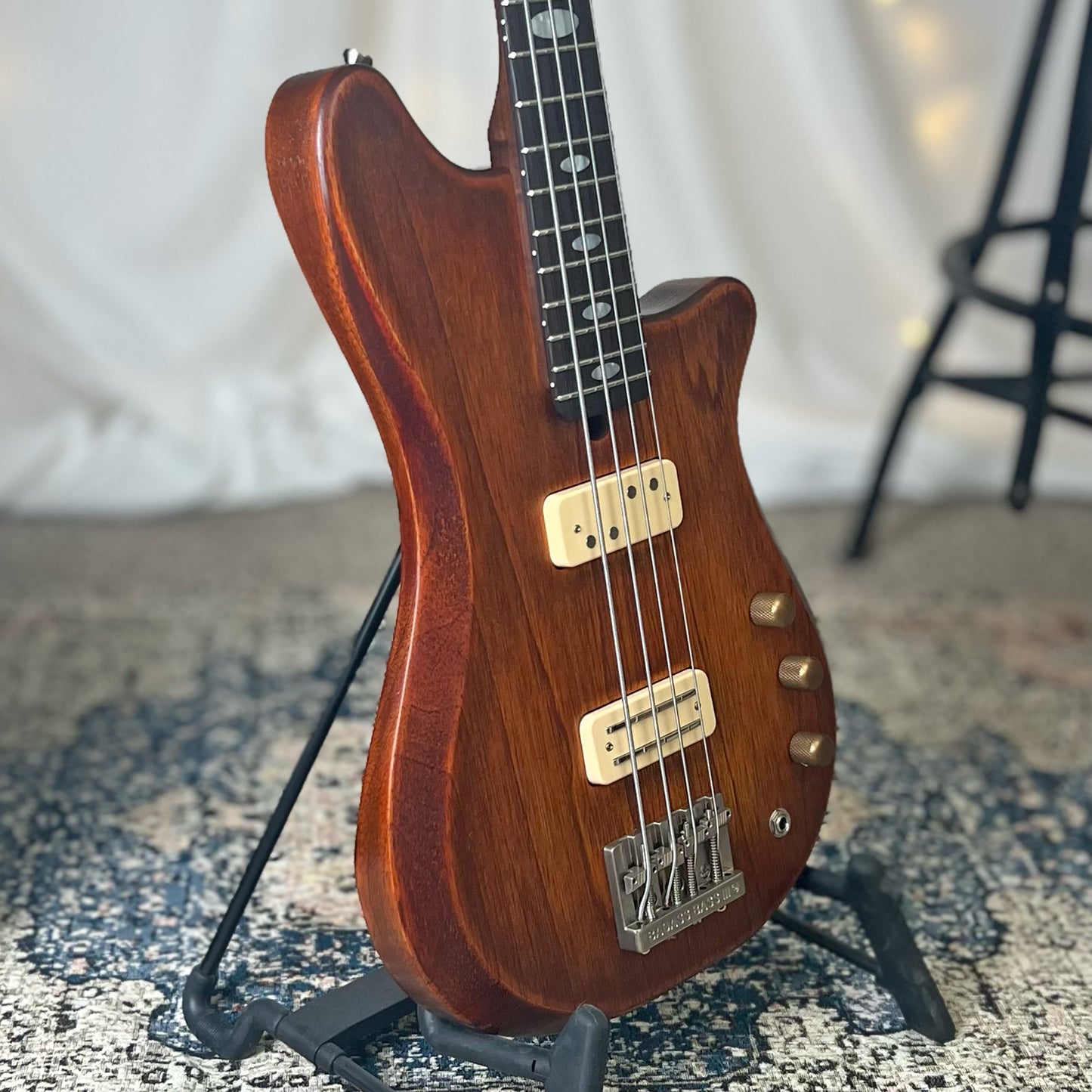 Hope SB2 30-Inch Short-Scale Bass with TV Jones Thunder'Mag/Thunder'Blade (Passive) Pickup Set and V-V-T (Passive) Electronics