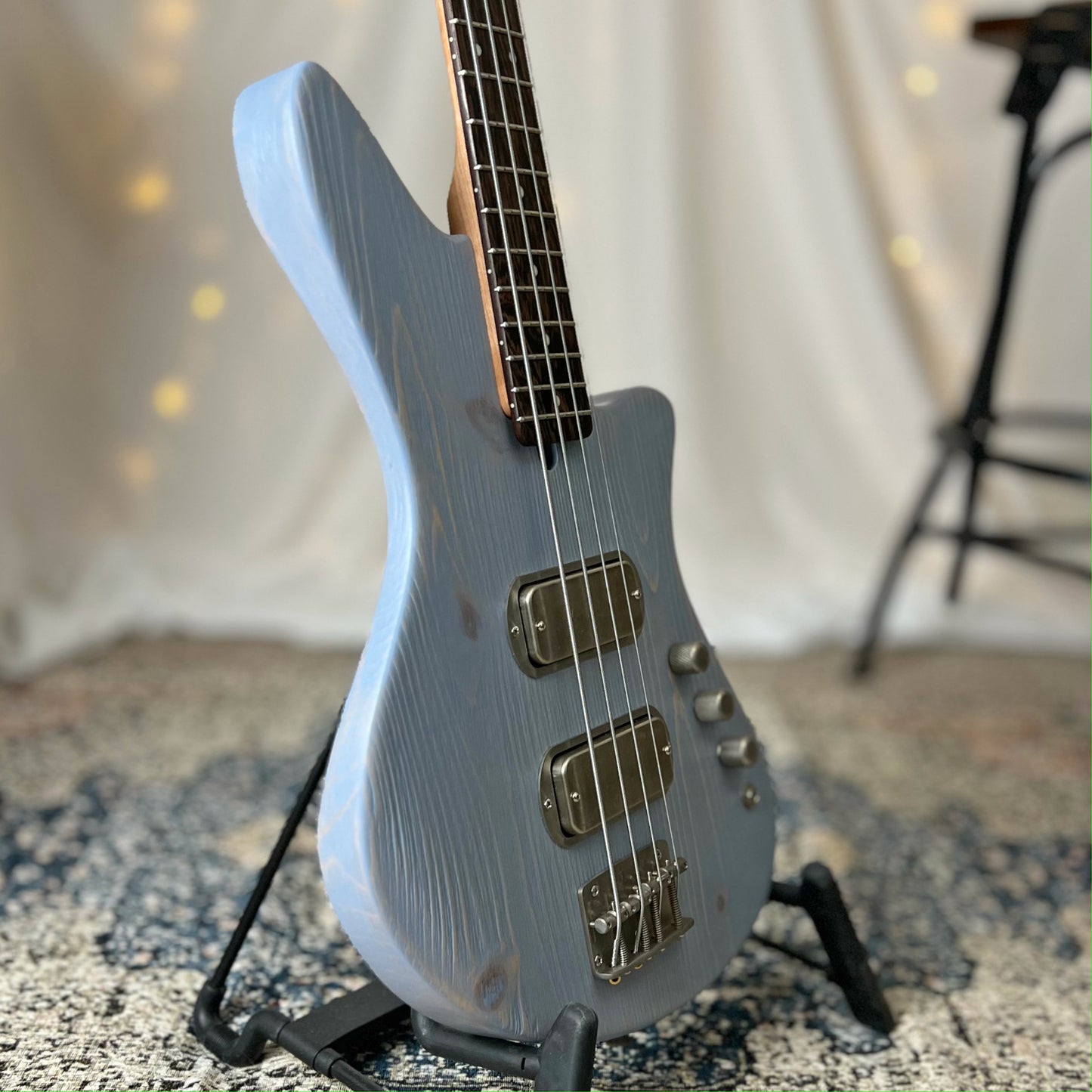 Jacqueline TB2 32-Inch Medium-Scale Bass in Pearl Gray with Fralin Big Single T-Bird Pickup Set (Passive) and V/V/T (Passive) Electronics