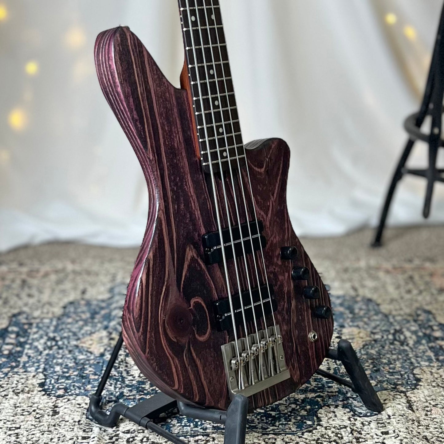 Modern Series Jax 5-32 32-Inch Medium-Scale Bass in Electric Violet with Nordstrand Zen Blade Pickup Set and Trickfish Flexcore 2-Band Preamp - 2D102005 - .75