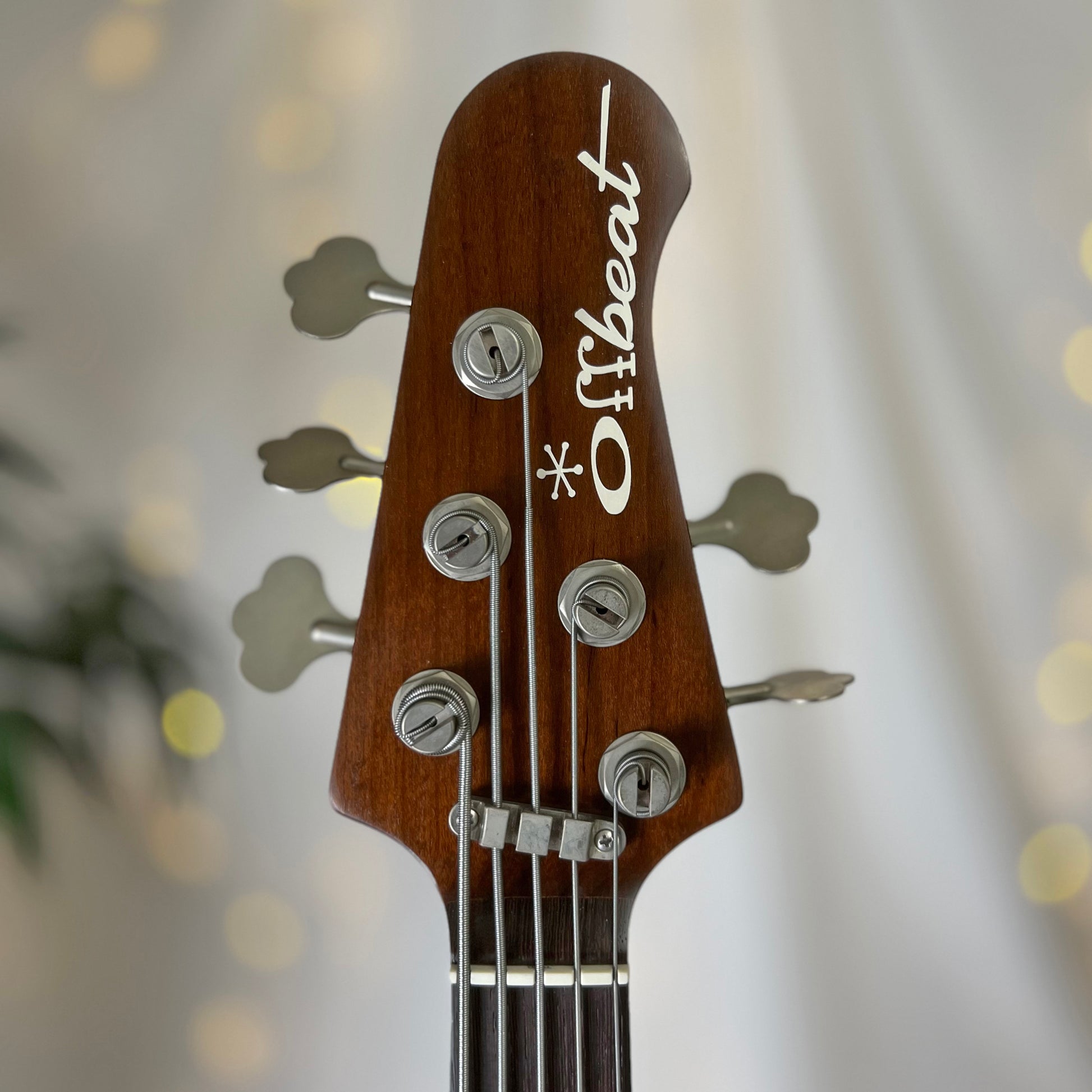 Modern Series Jax 5-32 32-Inch Medium-Scale Bass in Electric Violet with Nordstrand Zen Blade Pickup Set and Trickfish Flexcore 2-Band Preamp - 2D102005 - Headstock Front