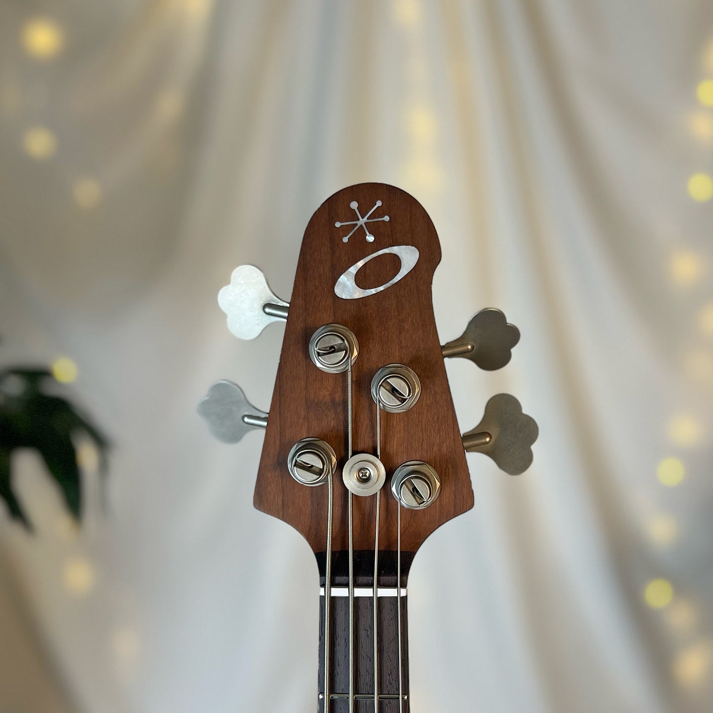 Pamela P-32 32-Inch Medium-Scale Bass in Deep Water Glow with Fralin P-Bass (Passive) Pickup and V-T-Varitone (Passive) Electronics, PLEK Setup