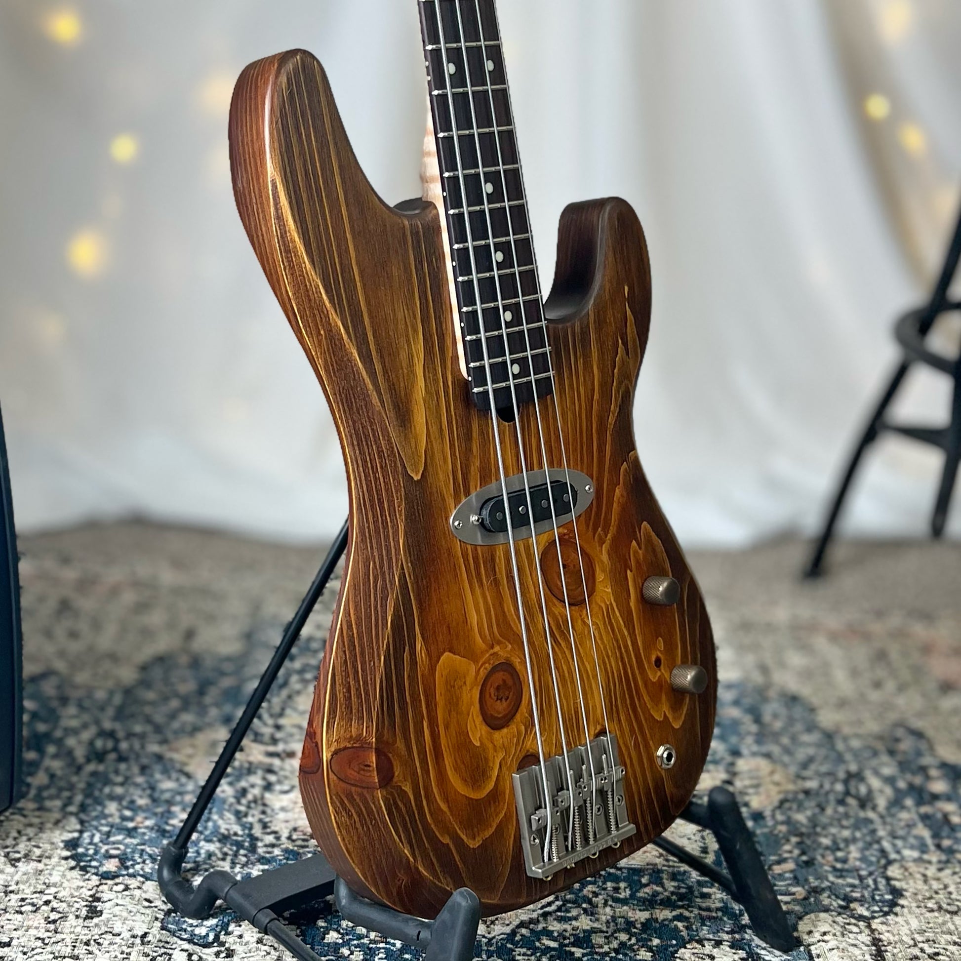 Pamela S-32 32-Inch Medium-Scale Bass in Toasted Caramed on Textured Knotty Pine with Fralin Split 51P Bass Pickup Passive and V-T Electronics Passive - 2E112002 - 75