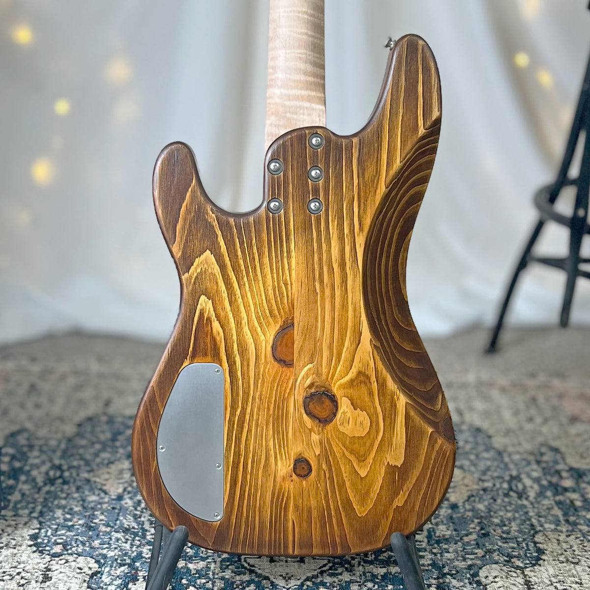 Pamela S-32 32-Inch Medium-Scale Bass in Toasted Caramel with Fralin Split 51 P Bass (Passive) Pickup and V-T (Passive) Electronics