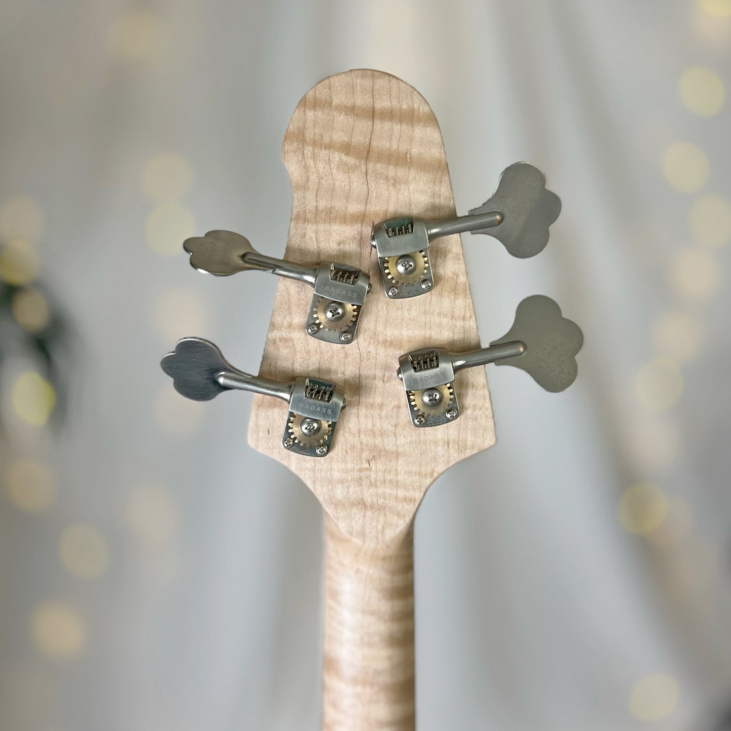 Pamela S-32 32-Inch Medium-Scale Bass in Toasted Caramel with Fralin Split 51 P Bass (Passive) Pickup and V-T (Passive) Electronics