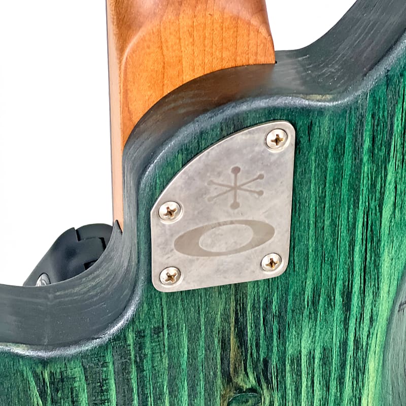 Offbeat Guitars Jacqueline 32-Inch Medium-Scale Bass in Emerald City on Textured Pine with Nordstrand Big Single Pickups detail